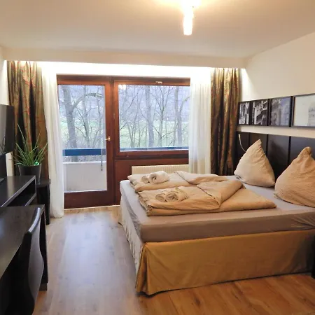 Free Apartment - Am Bruehlbach Bad Urach Buitenkant foto